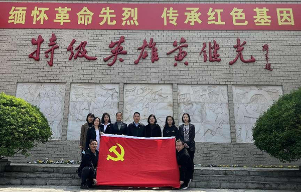 第一黨支部開展“緬懷革命烈士 爭做新時代民航人”主題黨日活動.jpeg